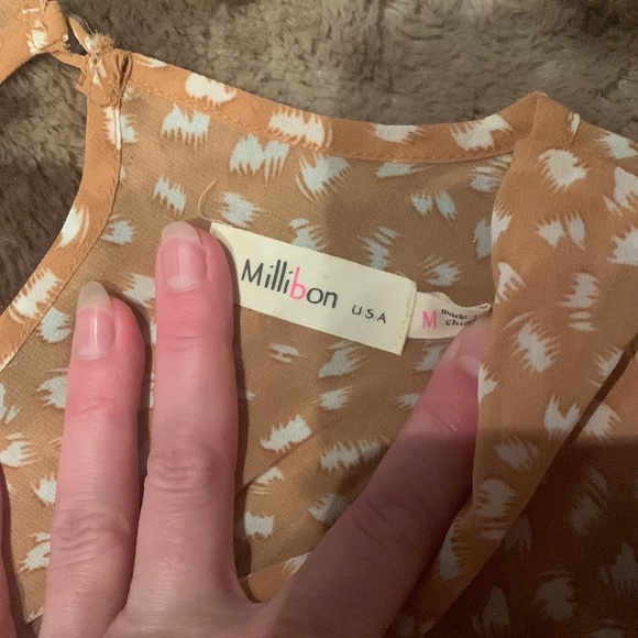 Orangish brown with white spots flutter sleeve romper - Picture 3 of 3